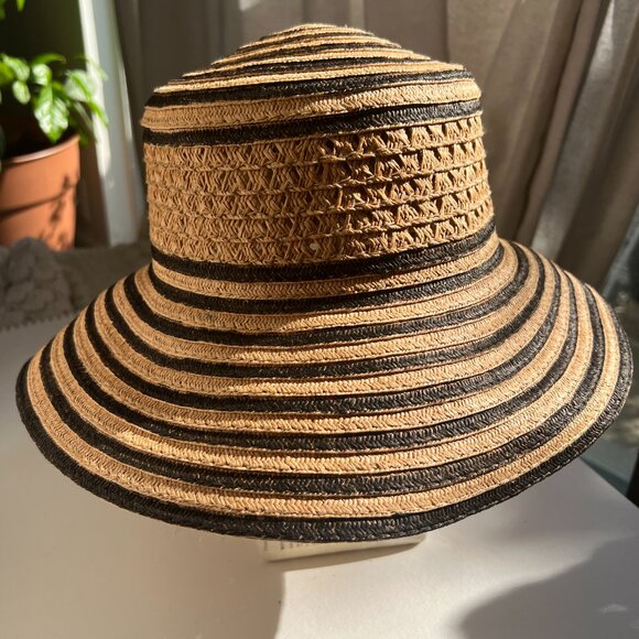 Gertex Straw Beach Hat with Hand painted Black Stripes - So Chic! - Picture 2 of 12